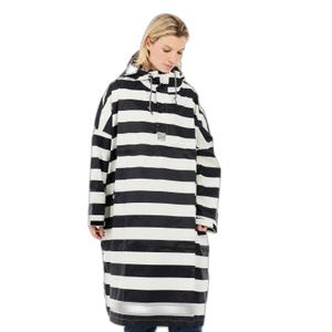 6351000-401-poncho-de-lluvia-mujer-protest-laugh-seashelloffwhite-tu